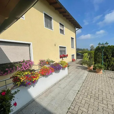 Vendégház Gasthaus-pension Zum Loewen 3*