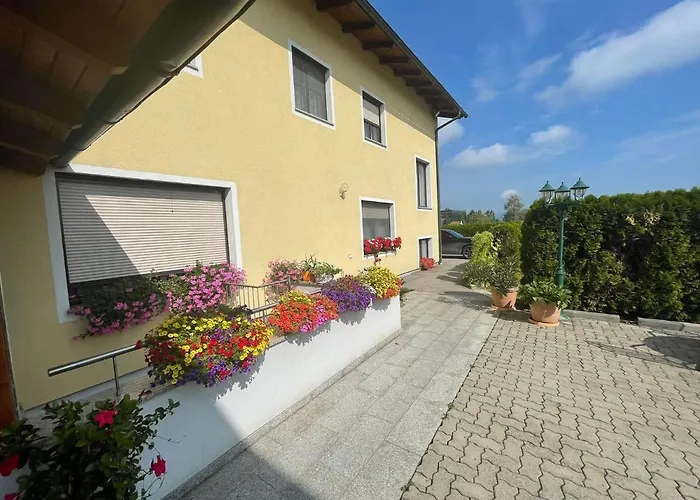 Vendégház Gasthaus-pension Zum Loewen 3*